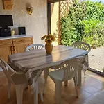 Charmante T2 Mezzanine Avec Cour, Jardin, Véranda, Barbecue Et Parking Privé, Proche Et Commerces - Fr-1-797-2 *
