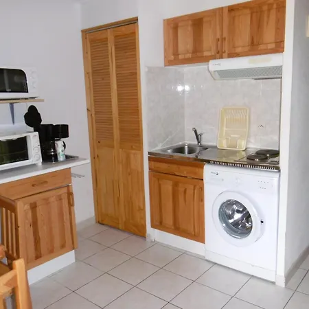 Charmante T2 Mezzanine Avec Cour, Jardin, Veranda, Barbecue Et Parking Prive, Proche Et Commerces - Fr-1-797-2