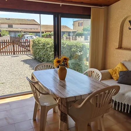 Charmante T2 Mezzanine Avec Cour, Jardin, Veranda, Barbecue Et Parking Prive, Proche Et Commerces - Fr-1-797-2 * Port-la-Nouvelle