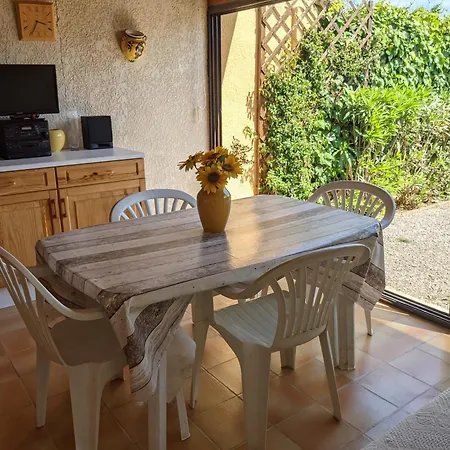 Charmante T2 Mezzanine Avec Cour, Jardin, Veranda, Barbecue Et Parking Prive, Proche Et Commerces - Fr-1-797-2 *