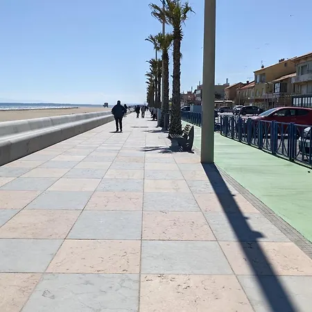 Charmante T2 Mezzanine Avec Cour, Jardin, Veranda, Barbecue Et Parking Prive, Proche Et Commerces - Fr-1-797-2 Port-la-Nouvelle