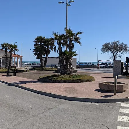 Charmante T2 Mezzanine Avec Cour, Jardin, Veranda, Barbecue Et Parking Prive, Proche Et Commerces - Fr-1-797-2 * Port-la-Nouvelle