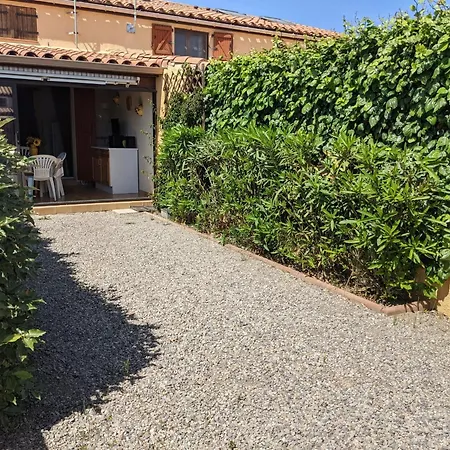 Vila Charmante T2 Mezzanine Avec Cour, Jardin, Veranda, Barbecue Et Parking Prive, Proche Et Commerces - Fr-1-797-2 Port-la-Nouvelle