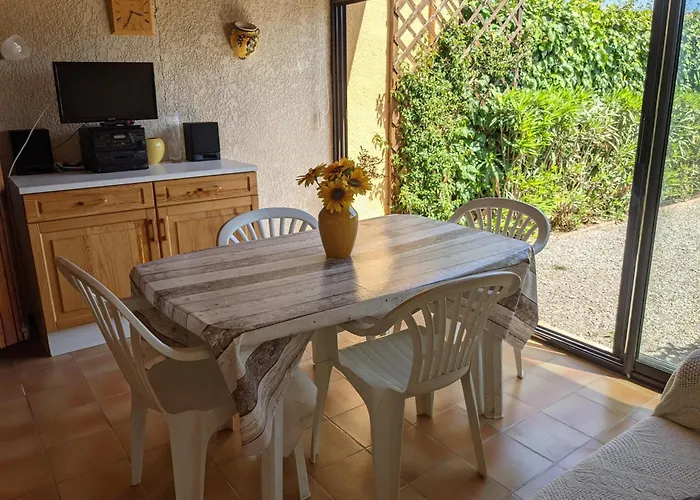 Charmante T2 Mezzanine Avec Cour, Jardin, Veranda, Barbecue Et Parking Prive, Proche Et Commerces - Fr-1-797-2 *