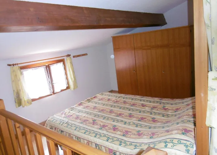 Charmante T2 Mezzanine Avec Cour, Jardin, Veranda, Barbecue Et Parking Prive, Proche Et Commerces - Fr-1-797-2 Port-la-Nouvelle