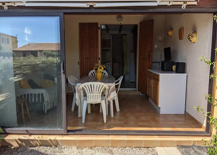 Charmante T2 Mezzanine Avec Cour, Jardin, Veranda, Barbecue Et Parking Prive, Proche Et Commerces - Fr-1-797-2 Port-la-Nouvelle
