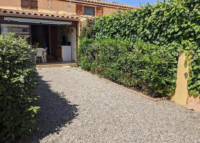Charmante T2 Mezzanine Avec Cour, Jardin, Veranda, Barbecue Et Parking Prive, Proche Et Commerces - Fr-1-797-2 Villa