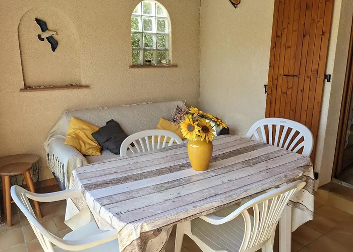 Charmante T2 Mezzanine Avec Cour, Jardin, Veranda, Barbecue Et Parking Prive, Proche Et Commerces - Fr-1-797-2 * Port-la-Nouvelle